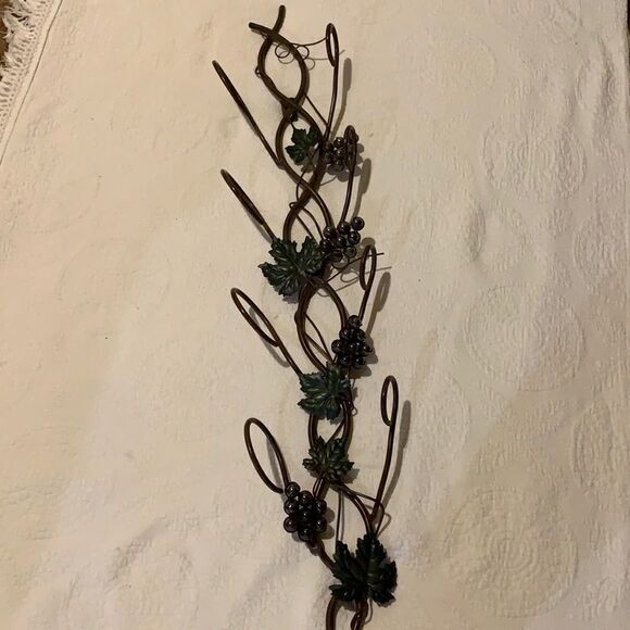 Wine bottle wall hanging. - Picture 3 of 10